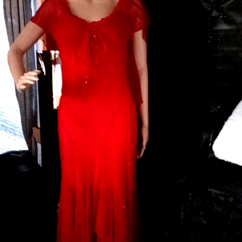 Formal Red Cocktail Dress Size Small to Med- Backless Sleeveless back zip Lace